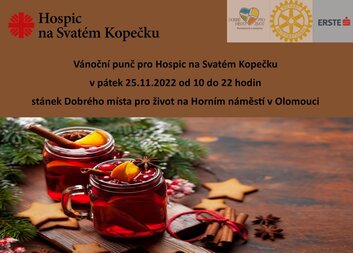 Vánoční punčování pro hospic na stánku Dobrého místa pro život